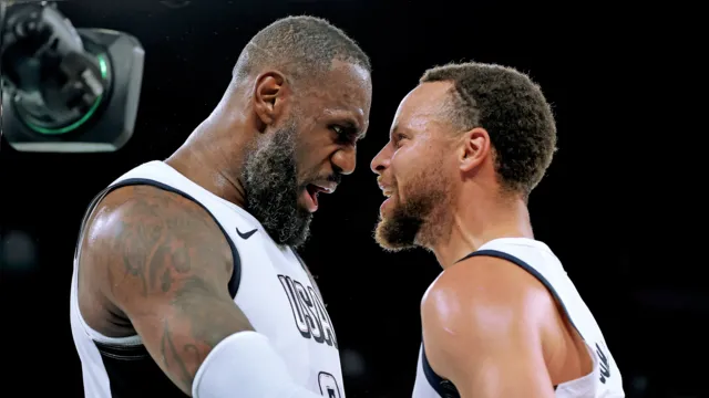 Imagem ilustrativa da notícia Curry e Lebron brilham, EUA bate Sérvia no fim e vai à final