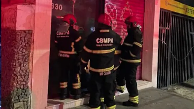 Imagem ilustrativa da notícia Vídeo: preso casal suspeito de incendiar ponto de venda de açaí