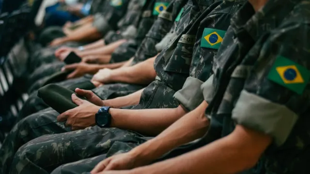 Imagem ilustrativa da notícia Cerca de 2 mil militares se filiaram a partidos políticos