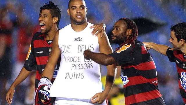 Imagem ilustrativa da notícia Adriano marca jogo de despedida entre Flamengo e Inter