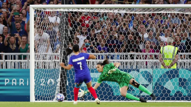 Imagem ilustrativa da notícia Brasil cala a França, vence e avança no futebol feminino