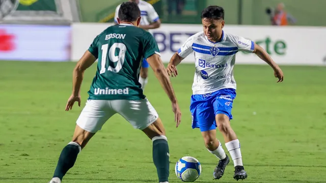 Imagem ilustrativa da notícia Hélio dos Anjos diz que Esli é "jogador de lances isolados"