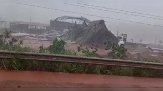 Imagem ilustrativa da notícia Temporal com chuva de granizo causa destruição no Pará