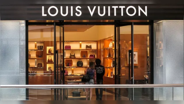 Imagem ilustrativa da notícia Louis Vuitton é acusada de racismo após banir clientes