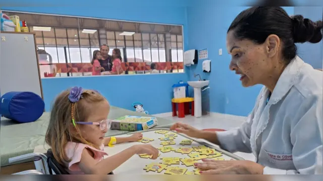 Imagem ilustrativa da notícia Como presente, pai celebra reabilitação da filha no CIIR