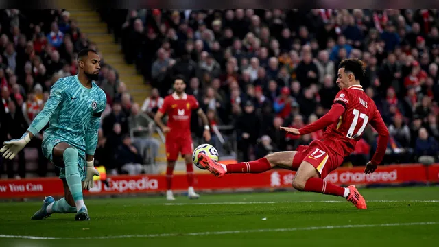 Imagem ilustrativa da notícia Liverpool vence Chelsea e retoma liderança da Premier League