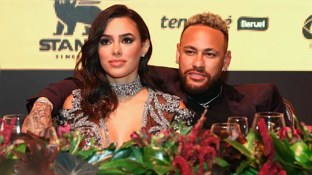 Imagem ilustrativa da notícia Biancardi mostra o bumbum e amiga brinca com Neymar: "vem ver"