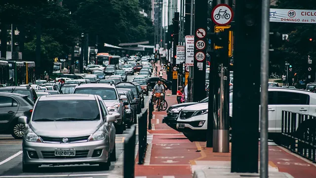 Imagem ilustrativa da notícia Crescimento do setor automotivo em 2024 reflete na demanda por serviços de transporte