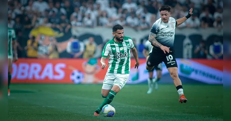Imagem ilustrativa da notícia Nos acréscimos, Corinthians vence e avança para semifinal