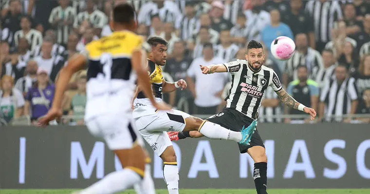 Imagem ilustrativa da notícia Botafogo tropeça e empata dentro do Maracanã
