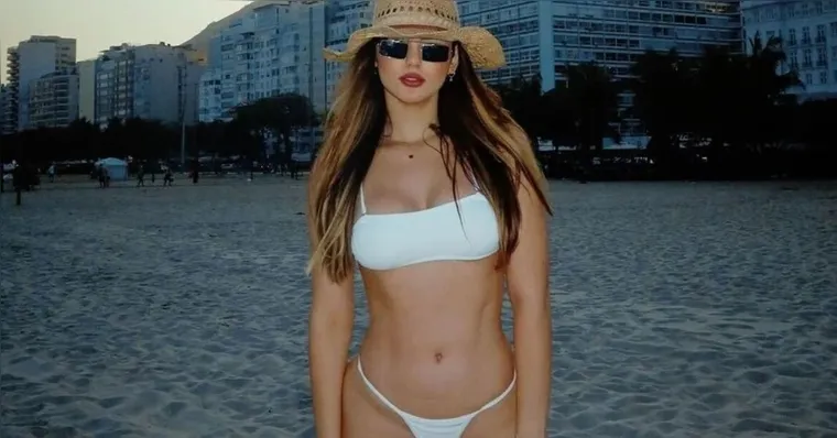 Imagem ilustrativa da notícia Ex-BBB Eslovênia posa de fio-dental e boa forma impressiona