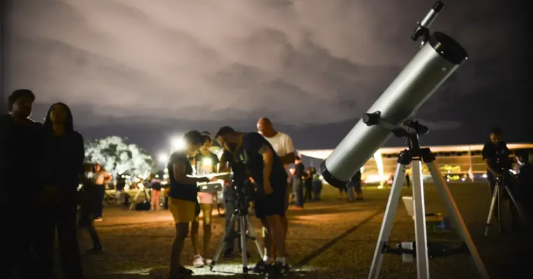 Imagem ilustrativa da notícia Cometa que passará perto da Terra poderá ser visto no Brasil