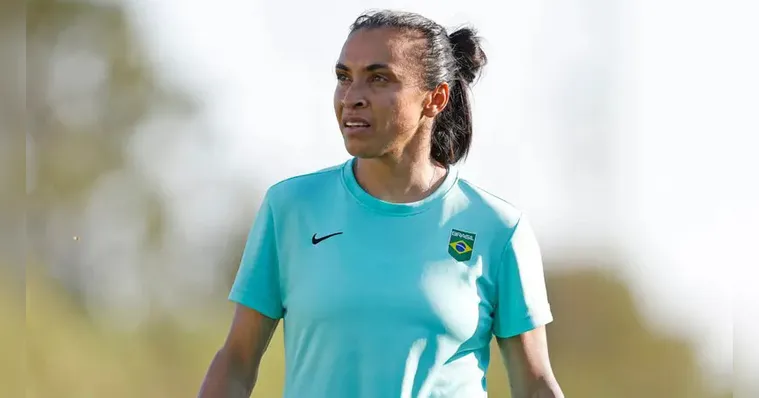 Imagem ilustrativa da notícia Marta começa a final olímpica contra os EUA no banco