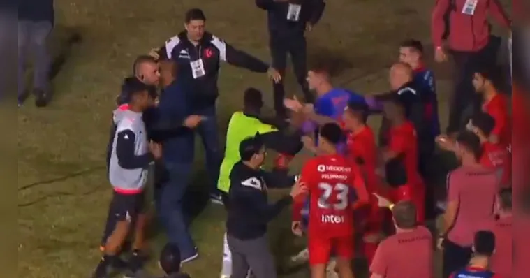 Imagem ilustrativa da notícia Segurança do Vasco e elenco do Athletico-PR trocam agressões