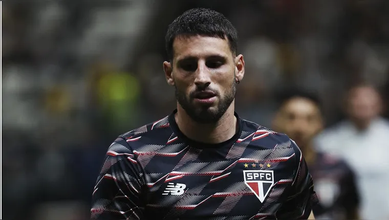 Imagem ilustrativa da notícia São Paulo: Calleri cobra time depois da eliminação