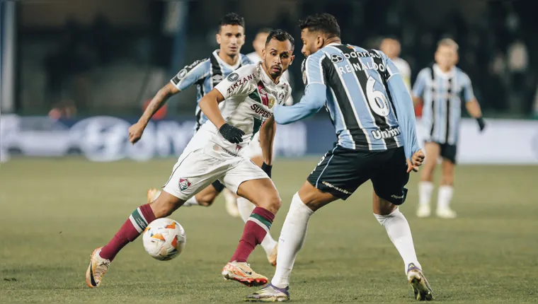 Imagem ilustrativa da notícia De virada, Grêmio bate Fluminense e abre vantagem