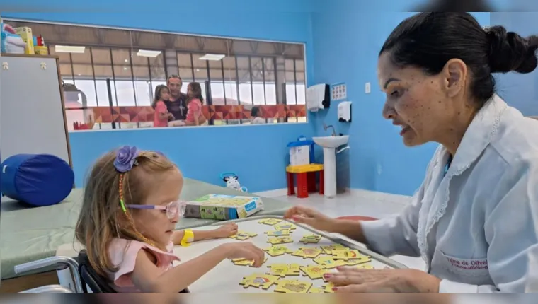 Imagem ilustrativa da notícia Como presente, pai celebra reabilitação da filha no CIIR