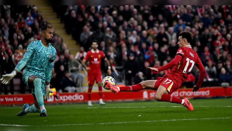 Imagem ilustrativa da notícia Liverpool vence Chelsea e retoma liderança da Premier League