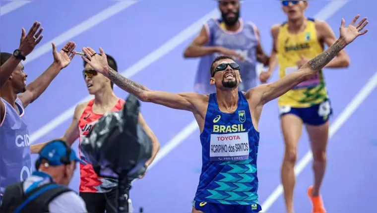 Imagem ilustrativa da notícia É Ouro! Júlio Cesar 'mói' bate recorde mundial nos 5.000m