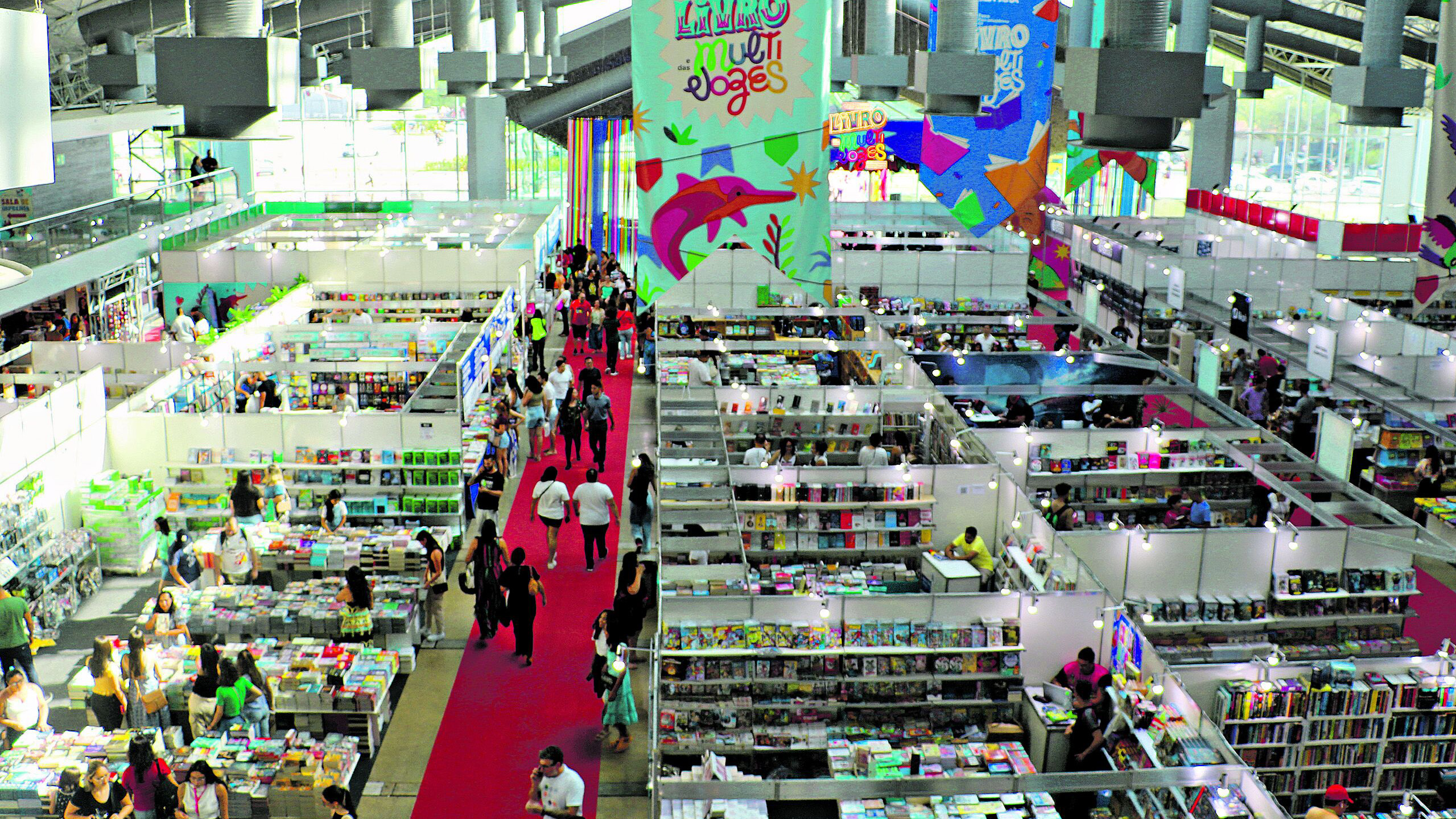 Feira Pan-Amazônica do Livro e das Multivozes teve início no sábado e homenageia a mestra de cultura popular Iracema Oliveira e o escritor Juraci Siqueira