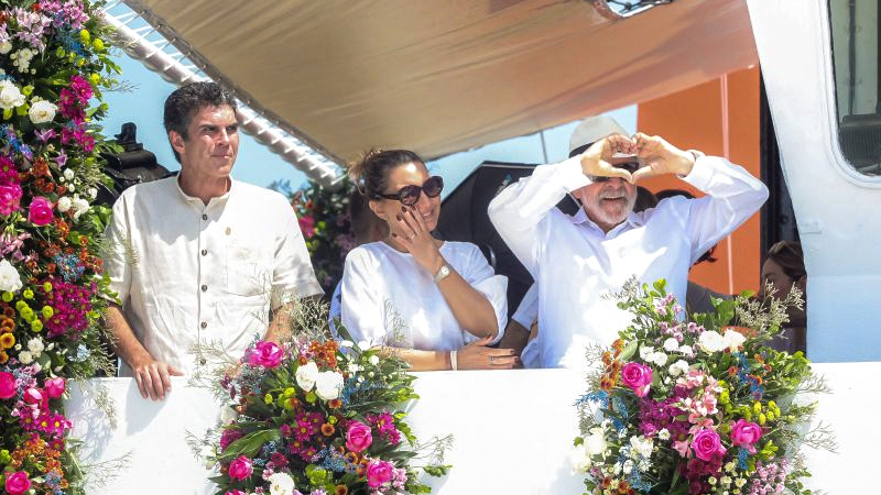 Helder, Janja e Lula acompanharam a romaria fluvial