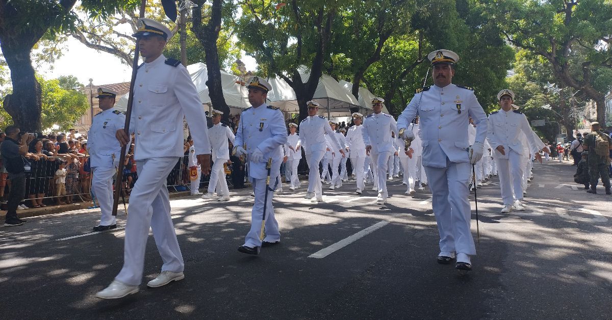 Desfile cívico-militar em Belém contou com a participação de 5 mil militares e civis