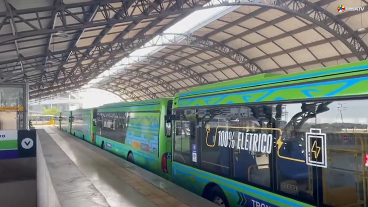 Veículos estão há dois meses parados na Estação Mangueirão do BRT por falta de planejamento operacional
