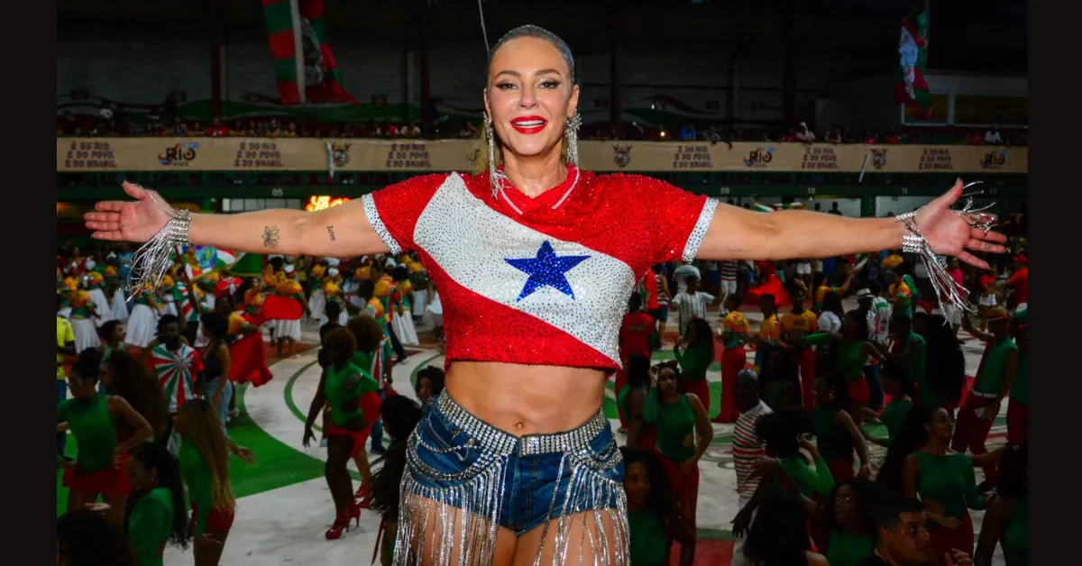 Paolla Oliveira brilha no ensaio da Grande Rio