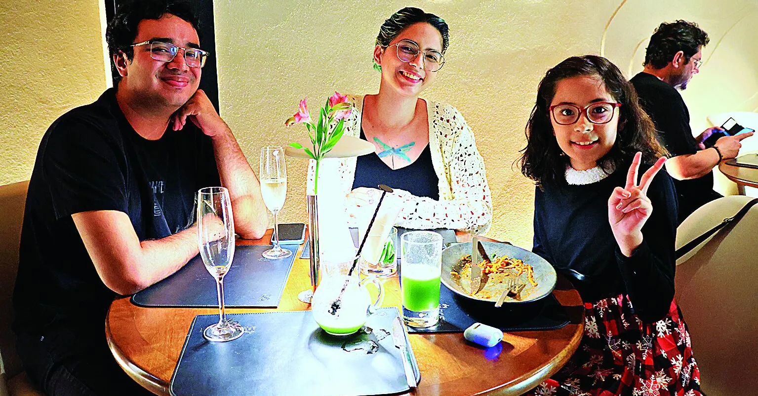 Andresa, Gabriel e Catharine aproveitaram o cardápio oferecido pelo Pissolati Café.