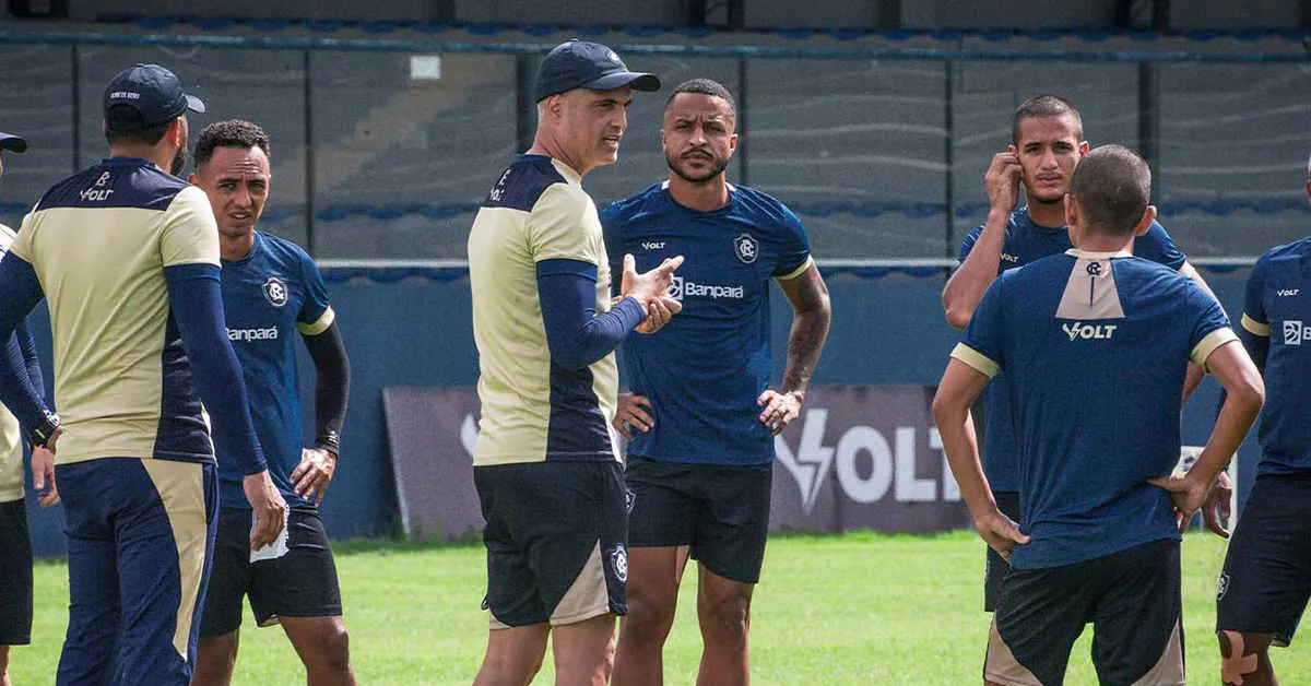 Rodrigo Santana trabalha e espera pela chegada do lateral esquerdo