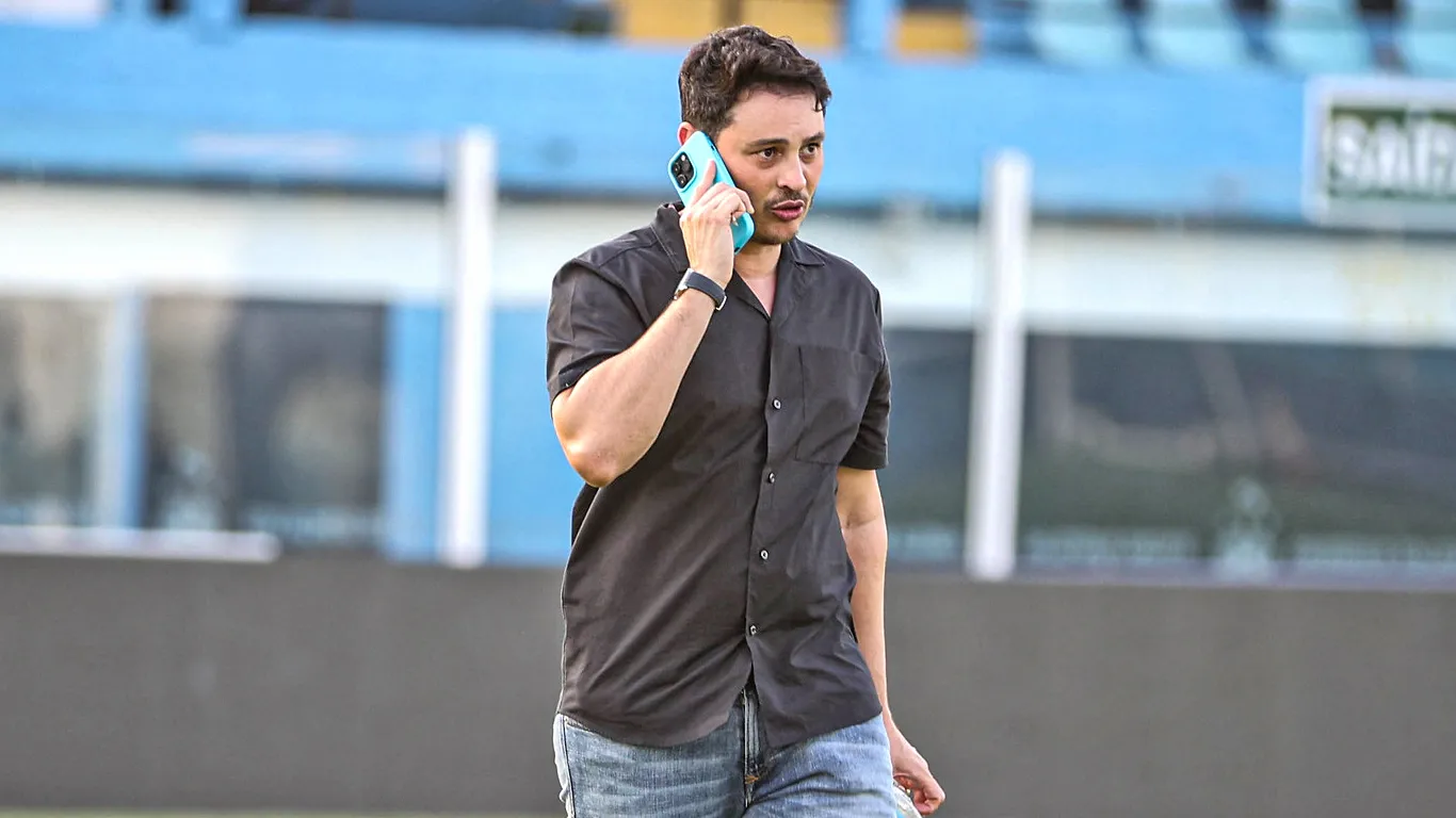 Roger Aguilera está muito pressionado no cargo