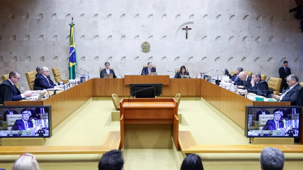 Até o momento, somente o ministro Dias Toffoli, relator de um dos processos, proferiu seu voto, que foi favorável à responsabilização das plataformas.