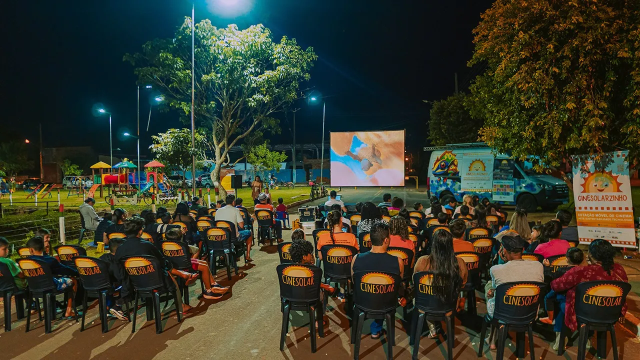 Com sessões de cinema ao ar livre e gratuitas, o projeto acontecerá em Ourilândia do Norte (29/10), Canaã dos Carajás (30/10), Parauapebas (31/10), Curionópolis (01/11), Marabá (03/11) e Bom Jesus do Tocantins (06/11).