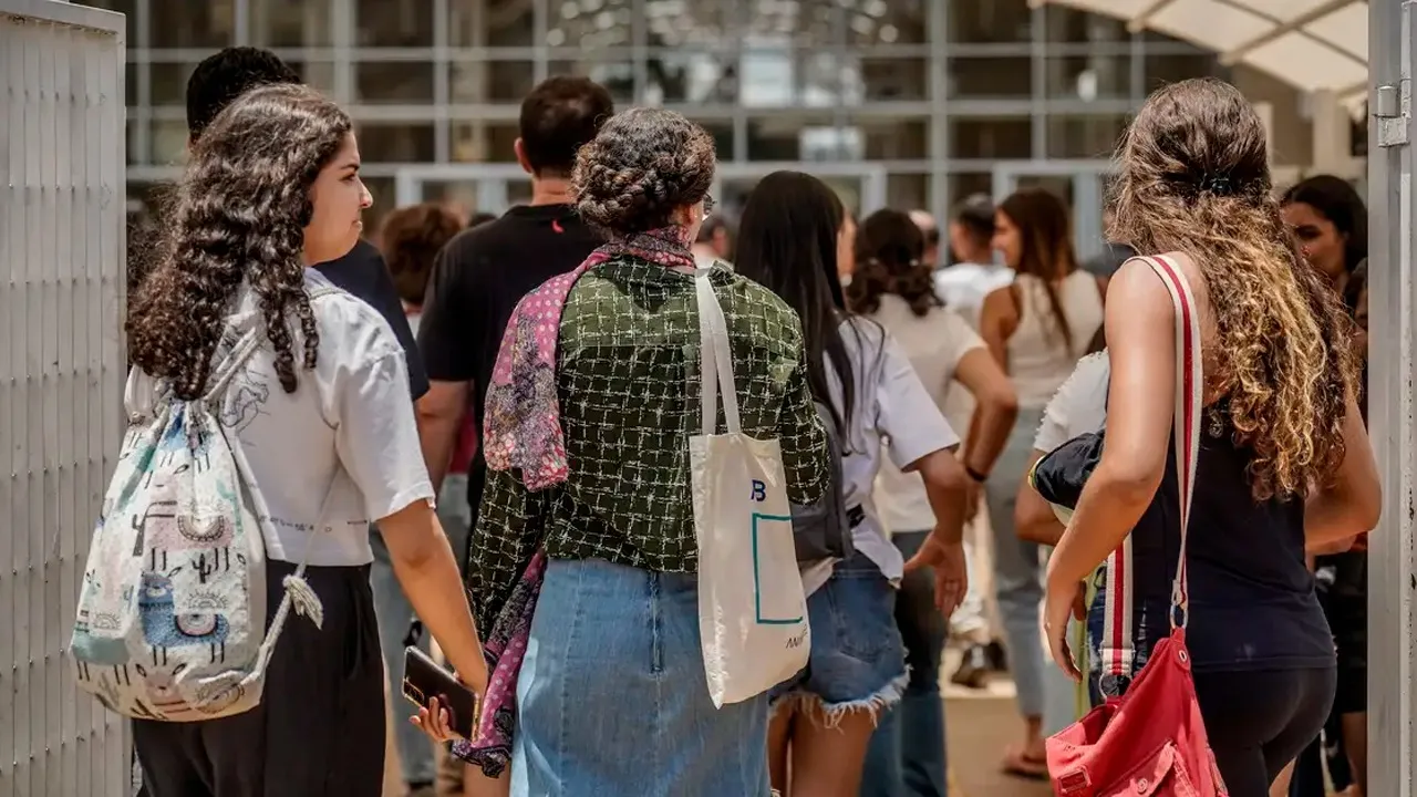 A resolução também estabelece mudanças nas avaliações, como o Exame Nacional do Ensino Médio (Enem) e o Sistema Nacional de Avaliação da Educação Básica (Saeb).