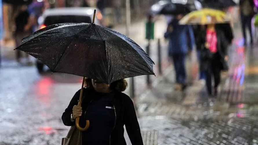 A Semas reforça a importância de acompanhar as atualizações meteorológicas para planejamento das atividades durante o feriado.