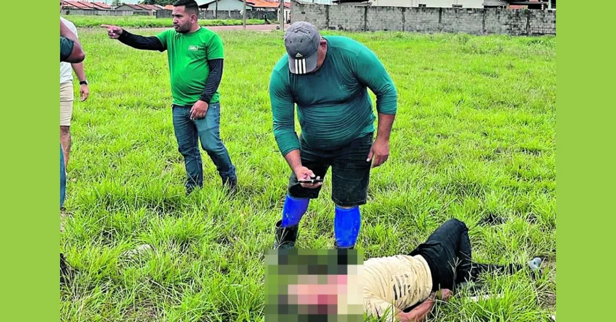 Policiais militares de serviço na viatura 0509 foram até a rua Antônio de Almeida Lutosa e encontraram o acusado detido por populares.