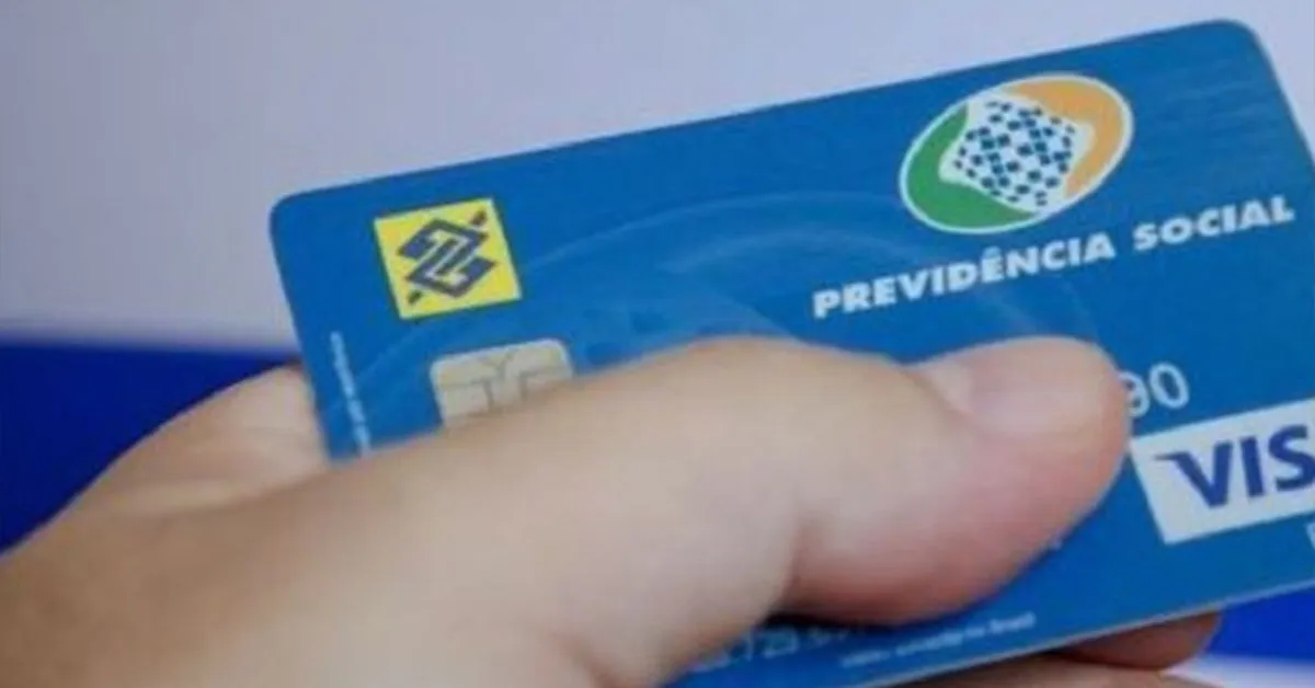 O cartão INSS Vale+ terá chip e senha pessoal, mas sem cobrança de juros pelas operadoras.