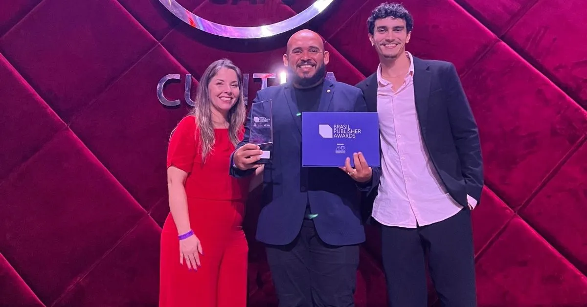 O analista Rodrigo Fiel representou o DOL na premiação do Brasil Publisher Awards 2024