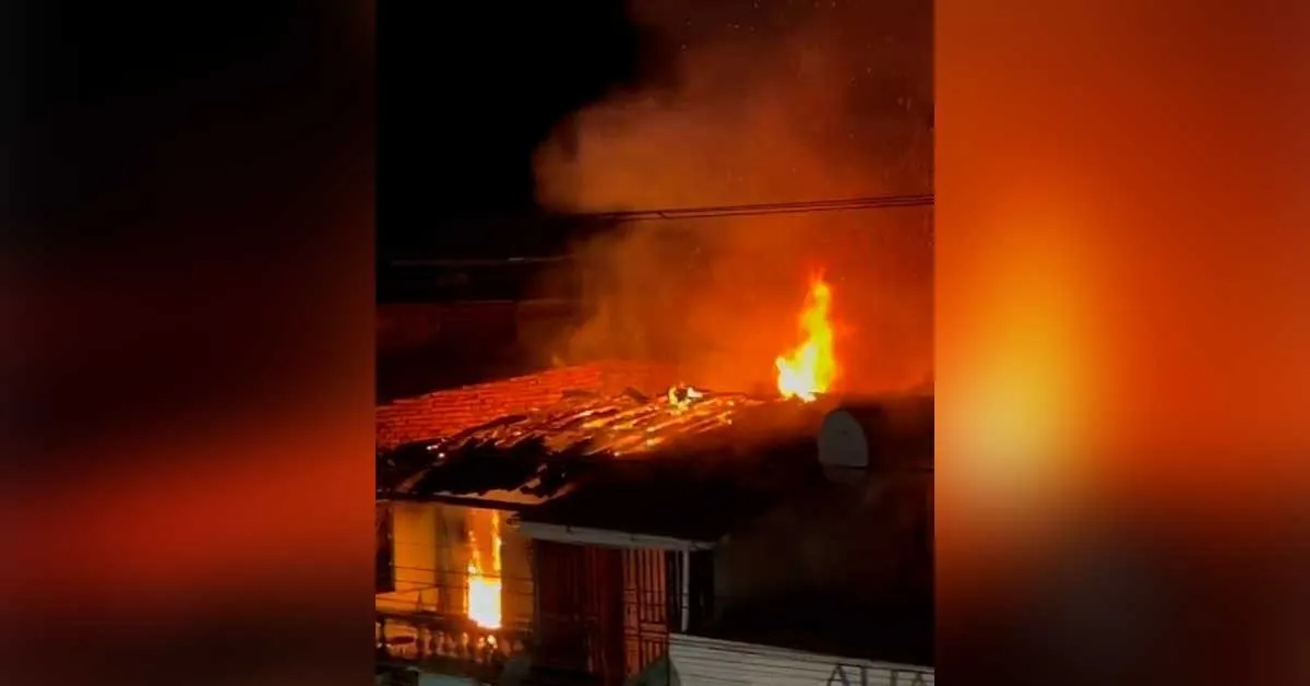 Um incêndio no bairro da Condor em Belém destruiu duas casas na véspera de Natal. Ninguém ficou ferido, mas o pânico tomou conta dos moradores.