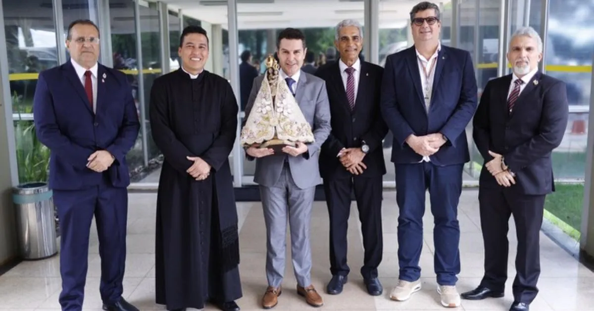 A imagem Peregrina de Nossa Senhora de Nazaré visitou a sede do Ministério das Cidades.