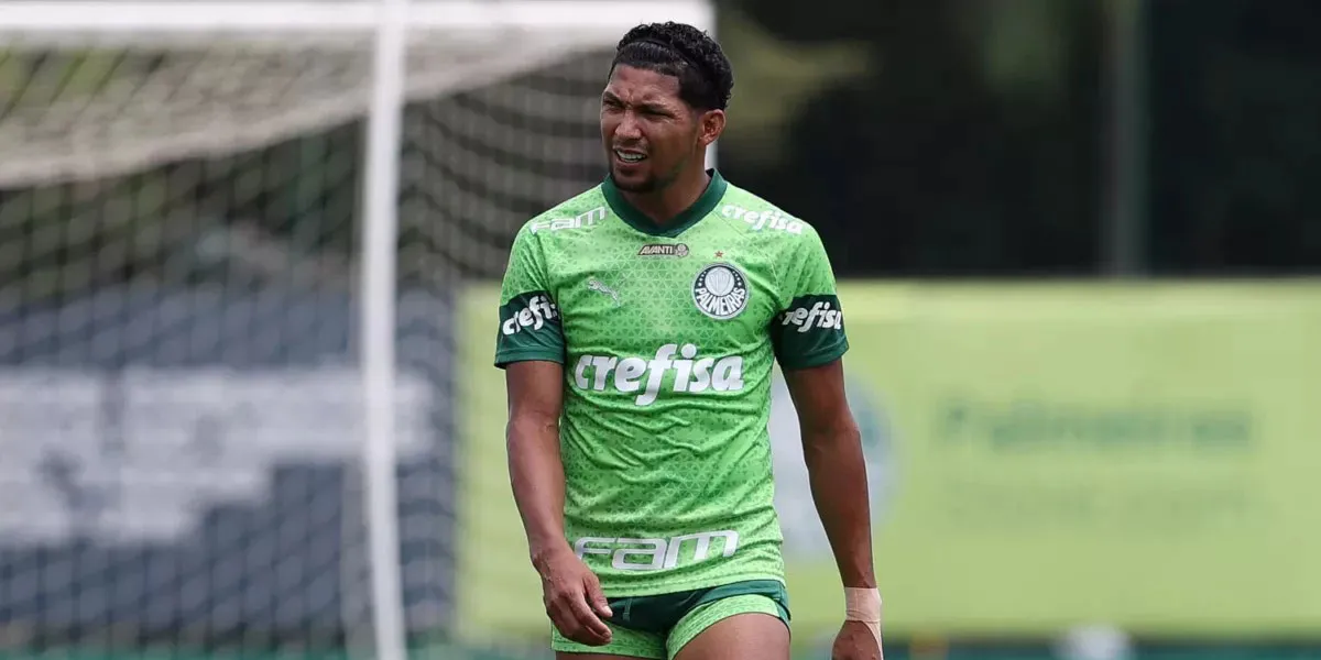 O atacante Rony só deve sair do Palmeiras caso receba uma proposta financeira atraente.