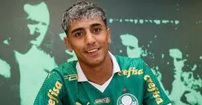 Facundo Torres assinou contrato com o Palmeiras até 2029.