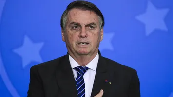 Não deu para Bolsonaro. O ex-presidente queria que Alexandre de Moraes fosse afastado do inquérito do golpe, mas a maioria do STF decidiu pela permanência do ministro