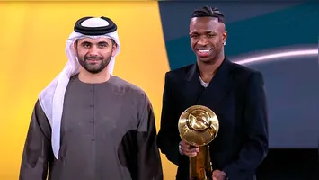 Vini foi eleito o melhor do mundo novamente, desta vez levando o Globe Soccer Awards