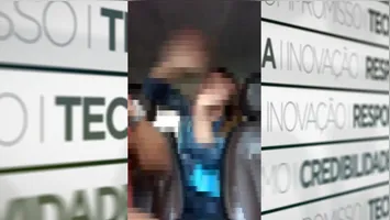 A ação foi filmada pelo próprio motorista de aplicativo, agredido pela passageira.