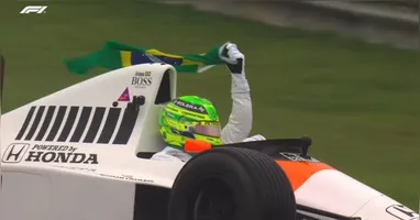 Lewis Hamilton pilotou em Interlagos a icônica McLaren MP4/5B, carro que garantiu o bicampeonato de Ayrton Senna na F1 em 1990.