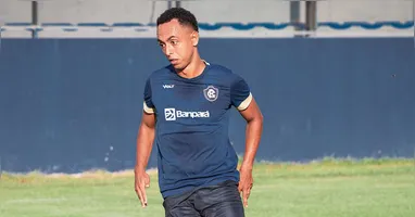 O meio-campista intensifica a preparação física para apresentar seu melhor futebol em 2025.