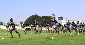 Ponte Preta mira vitória contra o Paysandu  para escapar da queda e afundar o maior rival