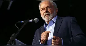 Lula foi internado para realizar cirurgia de emergência. Ele recebeu alta neste domingo (15).