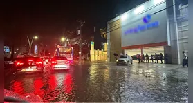 A chuva da noite desta quarta-feira (18) provocou vários pontos de alagamento na capital paraense